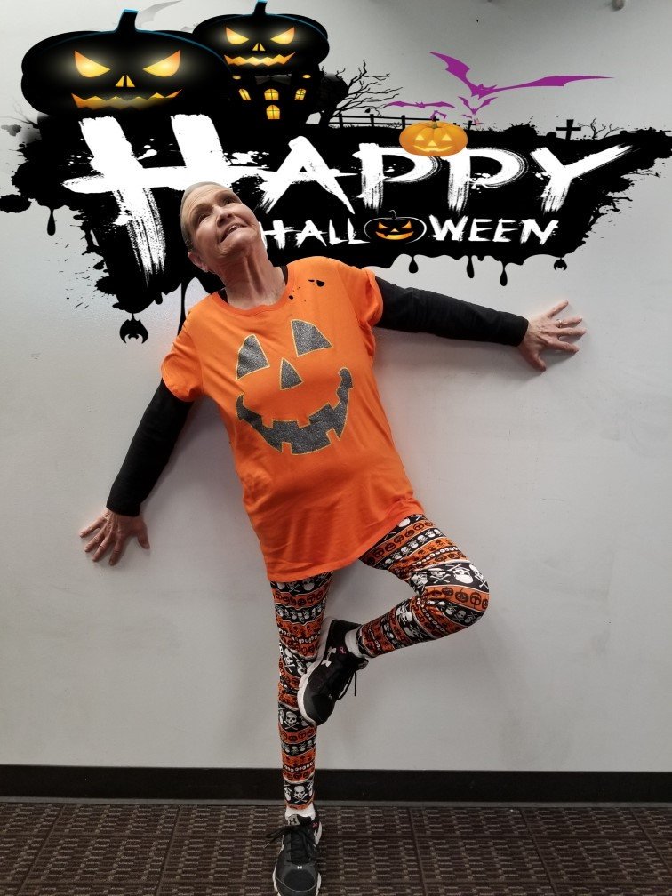 210Collectors's tweet photo. AT&T employees got creative this Halloween season! Look at these folks!
#lifeatatt #halloweencostume #funatwork #samakesitso @es2346 @RonLockwood2020 https://t.co/tGG2aXtG9B