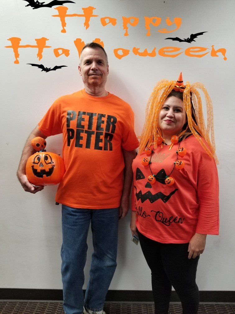 210Collectors's tweet photo. AT&T employees got creative this Halloween season! Look at these folks!
#lifeatatt #halloweencostume #funatwork #samakesitso @es2346 @RonLockwood2020 https://t.co/tGG2aXtG9B