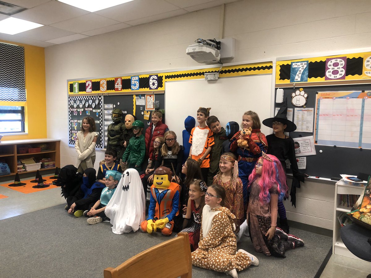 MrsMerwinJHIS's tweet photo. Halloween Party Day at JHIS! My favorite! #WErTJ #wegotyou #HappyHalloween2019 https://t.co/McqEwL5Uvf