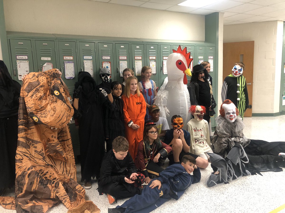 MrsMerwinJHIS's tweet photo. Halloween Party Day at JHIS! My favorite! #WErTJ #wegotyou #HappyHalloween2019 https://t.co/McqEwL5Uvf