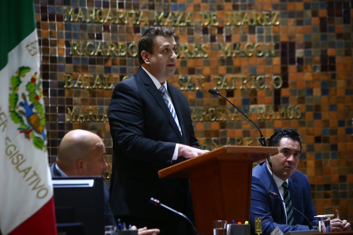 LegislativoJal's tweet photo. El Presidente del @LegislativoJal diputado @HernanCortesB rindió el Primer Informe de Actividades de la LXII Legislatura, contando con la asistencia del C. Gobernador Ing. @EnriqueAlfaroR junto al Pdte. del @supremotribjal el Mgdo. @SuroEsteves https://t.co/JSaTOi9nT3