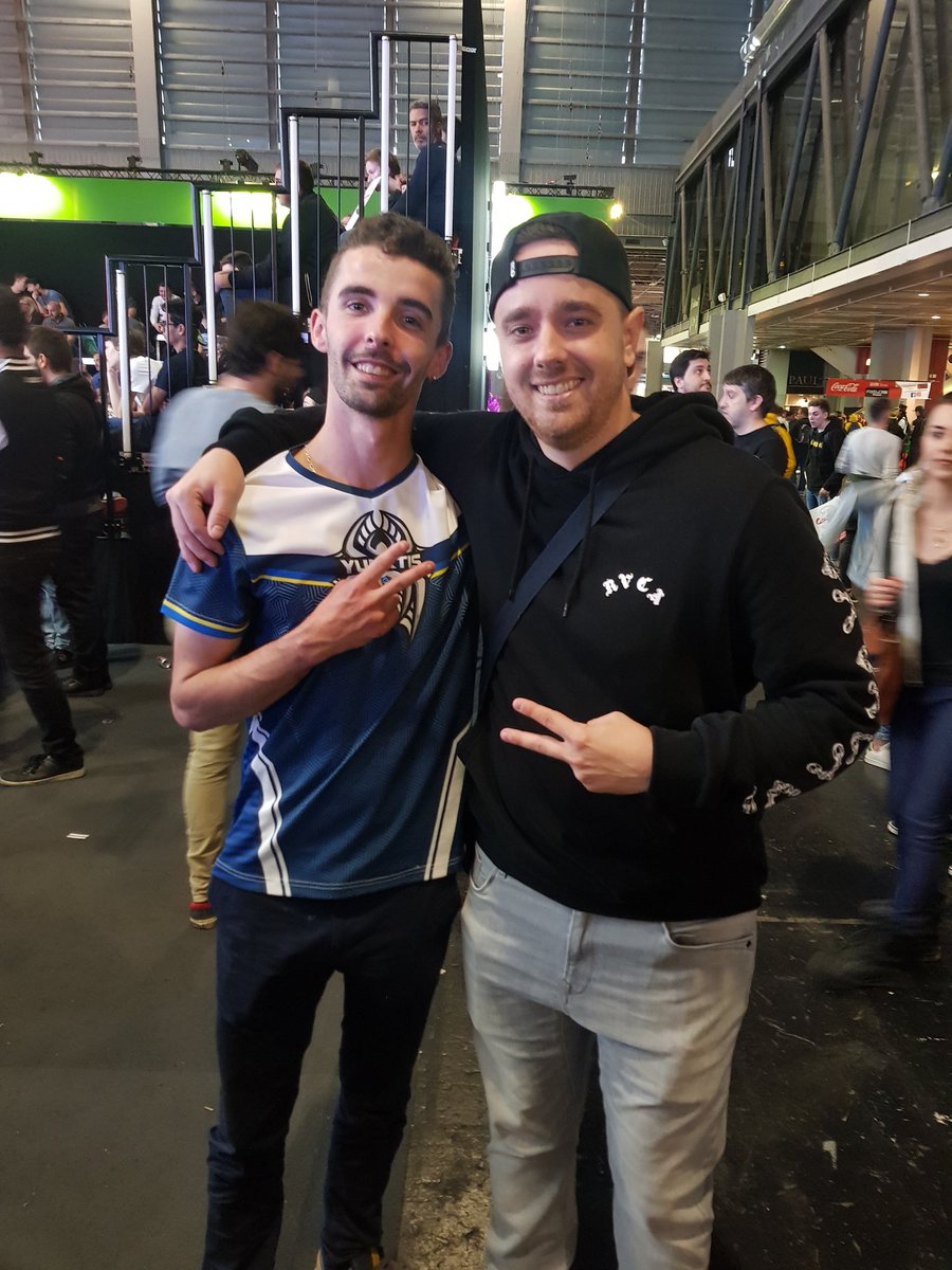 Lgde_Sky's tweet photo. Pour moi @Rainbow6Game un mon jeu préféré mais en plus rencontrer des casteur et des grand joueur que j'adore regarde ça me fait ultra plaisir vous pouvez pas savoir @Sixquatre @SussuLeVrai @ScokR6S @THEwhiteshark67 https://t.co/NyfBNVMD57