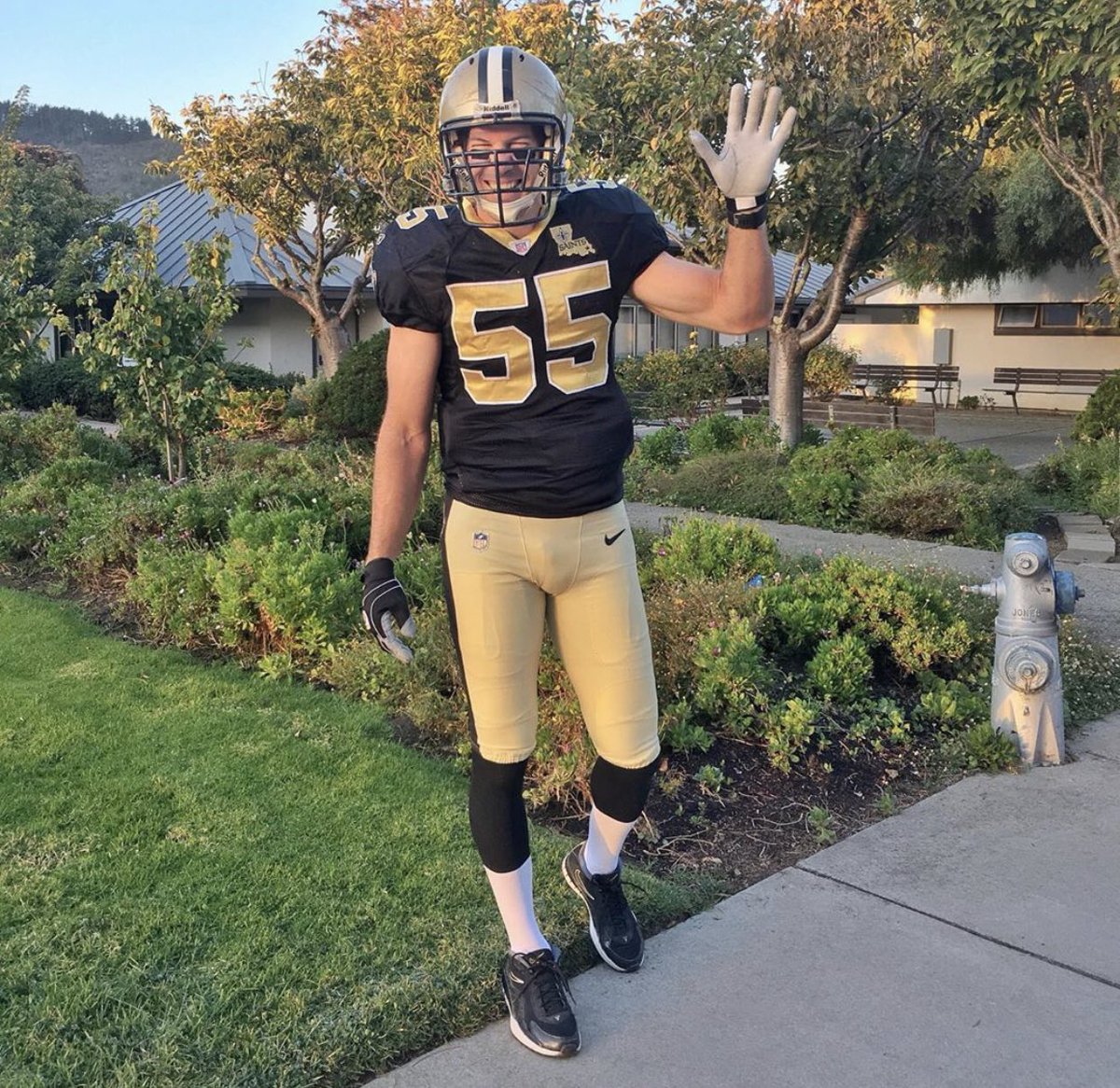 SaintsLegends's tweet photo. #Saints legend Scott Fujita has a great #Halloween costume: himself! 😂⚜️ 

(📸: @sfujita55 ) https://t.co/Oy1MlcQlRh