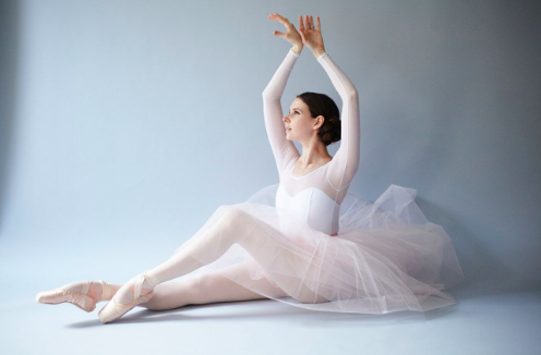 balletbeautiful's tweet photo. Happy #Halloween Ballet Beauties!! Channel your inner #BlackSwan today with our Classic Swan Arms workout 🖤✨ Wishing everyone a fun & safe Halloween! XOXO https://t.co/JUAycFIHu2 #BalletBeautiful #BalletBeautifulFit #ballet #barre #ballerina #fitness #halloween2019 https://t.co/3YVRwkBPx9