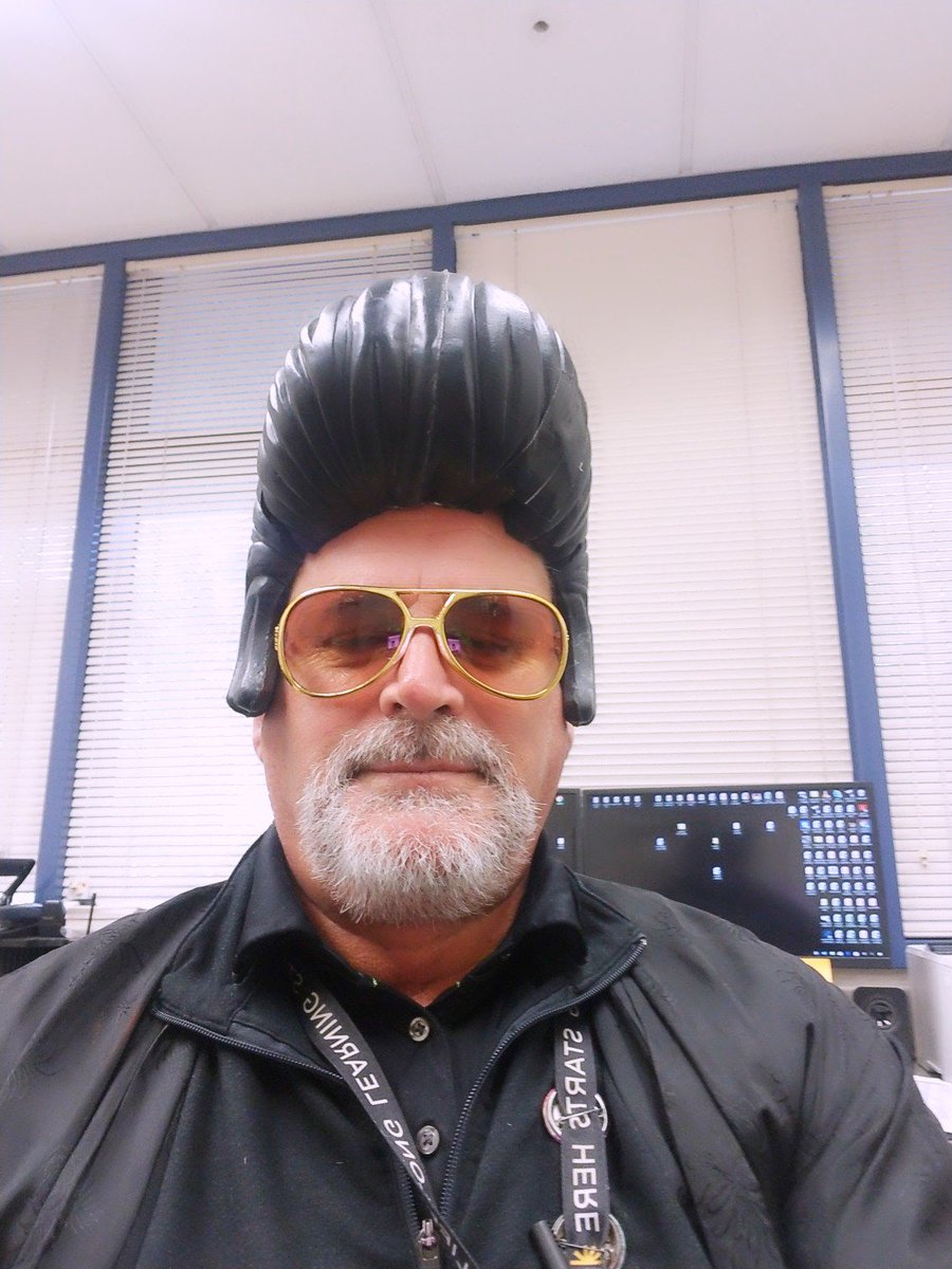 GreinMike's tweet photo. Happy Halloween from Dhshs https://t.co/exDWRWYjxn