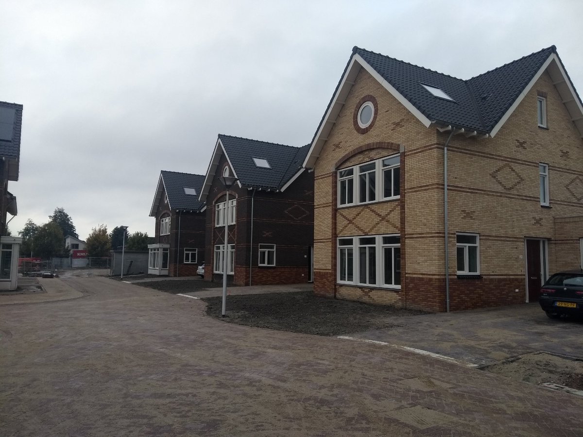 Thunnissen_Bouw's tweet photo. De eerste woningen #Gildehof in Nootdorp zijn opgeleverd. In januari starten we met de tweede fase van 84 woningen voor De #Maese. https://t.co/0OnsCOADOh