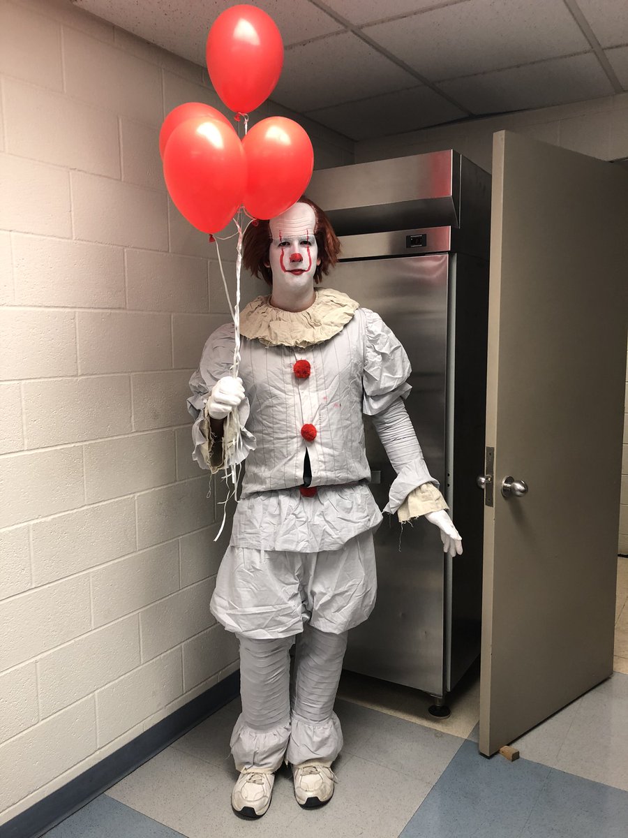 MSUMHollaar's tweet photo. What a treat to spend time over lunch with the @MSUMPhysical Plant staff! In awe of their commitment to keeping the #MSUM campus safe, warm and dry! #DragonPride #MSUMHeart #MSUMGrit #MSUMHumility https://t.co/KoHtv8YuGd