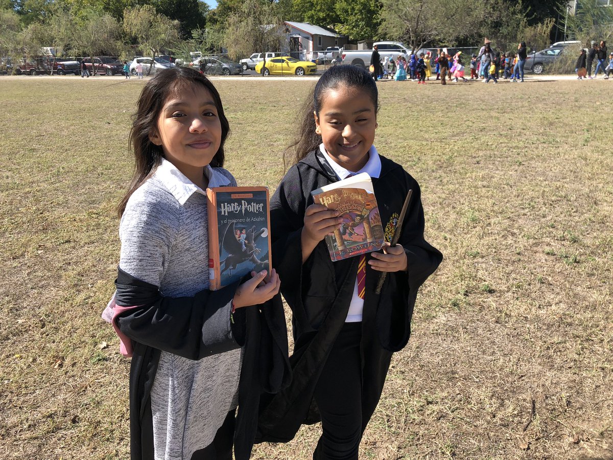 Langfordlib's tweet photo. Brooke’s annual Storybook Character Parade @BrookeLions  #AISDProud #AISDLibraries https://t.co/TJcaVwLQGA