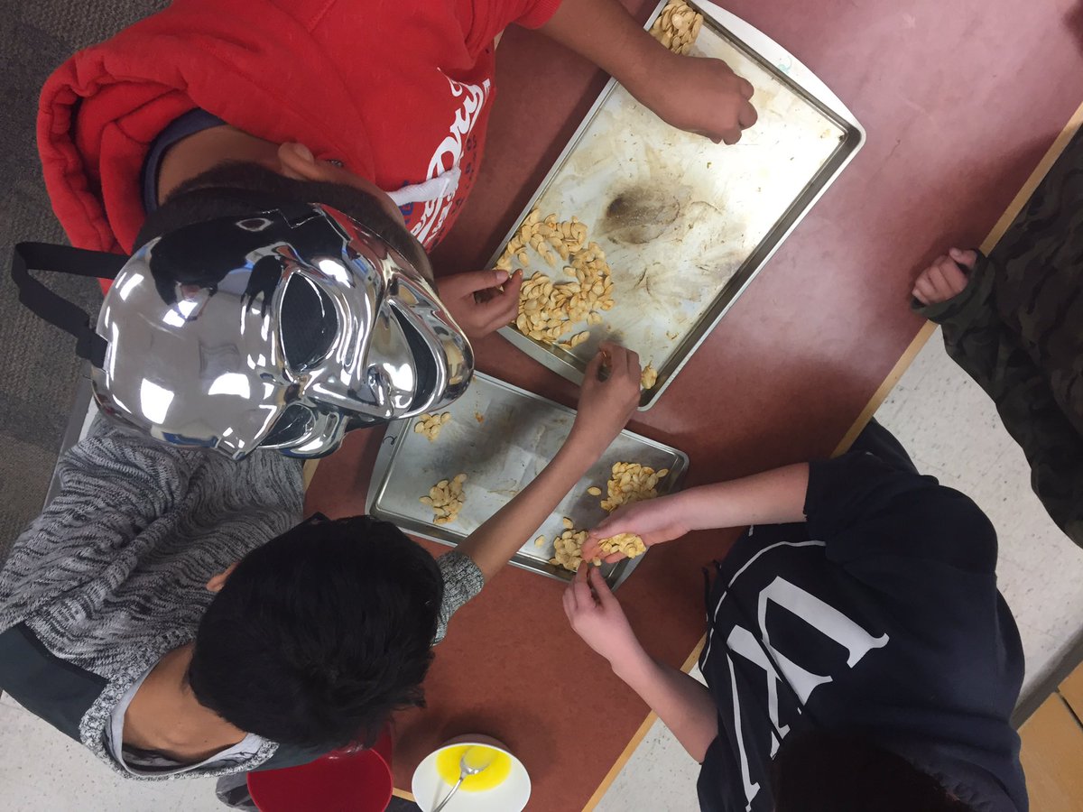 MsSPirie's tweet photo. We worked on circumference, diameter, radius, practiced our estimation and problem solving skills with our #greatfulpumpkin Who knew a pumpkin could lead to such wonderful minds-on learning, real life learning, and a yummy treat. #halloween #3partmathlesson @AlexMuirPS #YRDSB https://t.co/Mi43ogq3XT