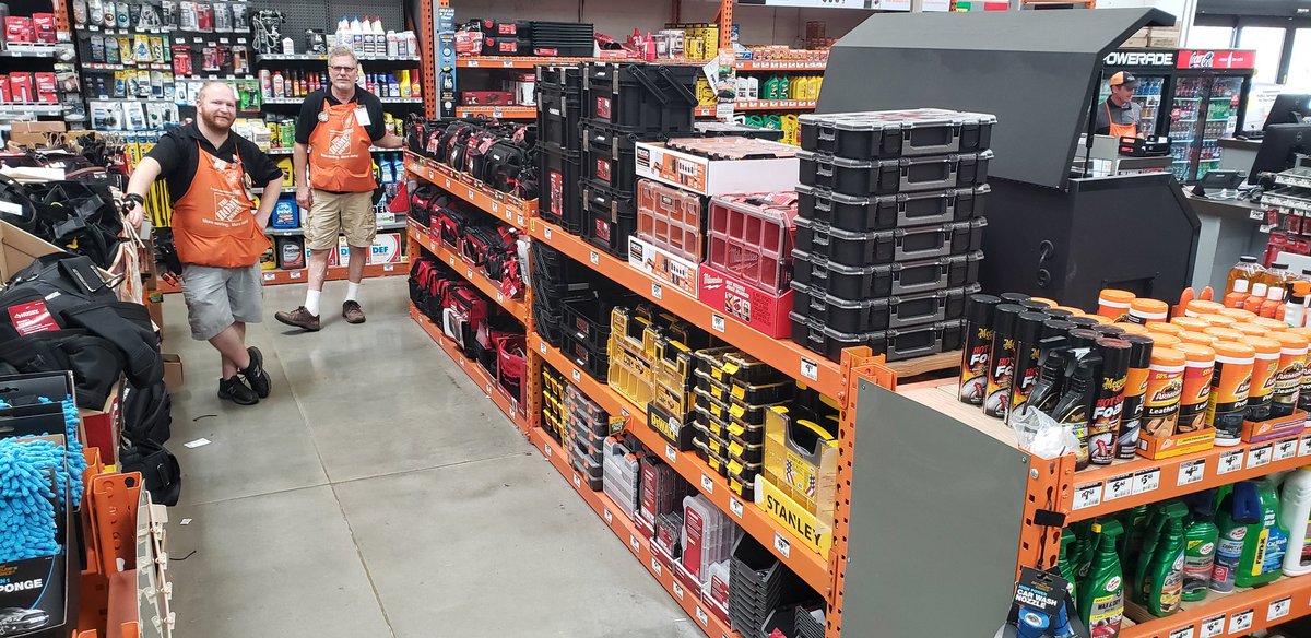 Brad and his main man Andrew embracing the #Q4SHELFIE challenge!! 110% instock!! Looks fantastic thank you for taking it to another level for our customers!