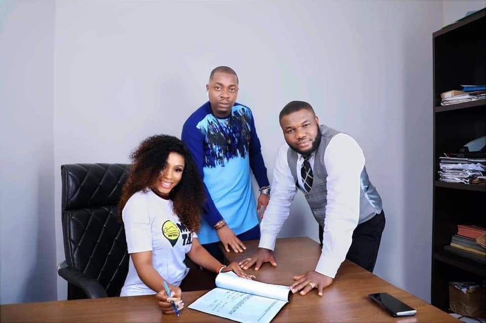 horslybabe's tweet image. These Audio Endorsements dey sweet me 💃💃🥂🥂 

#MercyXMrTaxi
#PrayforMercy
#BBNaija
#MercyForAllTheBags