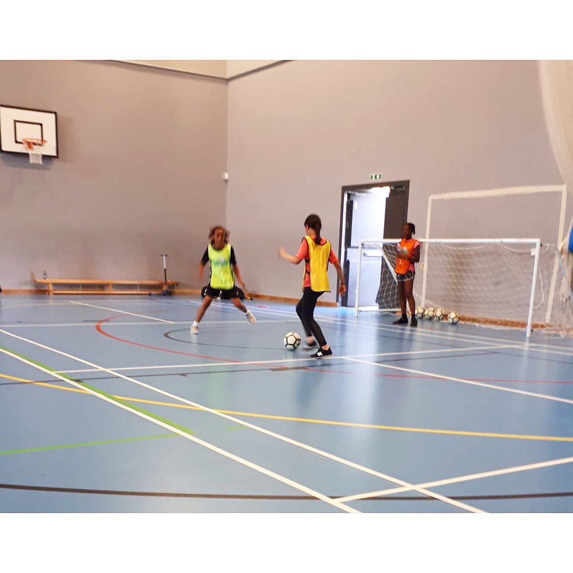 OSFCFemaleFootball (@osfcfemalefooty) on Twitter photo Girls Only Football sessions in Battersea each and every Tuesday from 5.30-6.30pm please RT & spread the word β½οΈβ€οΈπ₯ #girlsfootball #womeninsport <a href="/wwcommon/">Wandsworth Common</a> @WBCYouthCouncil <a href="/Team_BSC/">Team B.S.C</a> <a href="/LondonSport/">London Sport</a> Girls Only Football sessions in Battersea each and every Tuesday from 5.30-6.30pm please RT & spread the word β½οΈβ€οΈπ₯ #girlsfootball #womeninsport <a href="/wwcommon/">Wandsworth Common</a> @WBCYouthCouncil <a href="/Team_BSC/">Team B.S.C</a> <a href="/LondonSport/">London Sport</a>