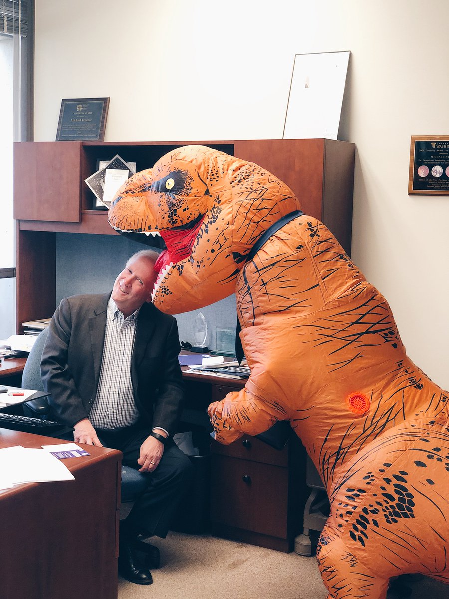 We have entered 'Halloween Mode' here at the CBDC! Our Assistant Director, Rebecca Thornton, made a special appearance around Foster this morning. Did you spot the dino?! 🎃#HappyHalloween #UWConsult #UWFoster