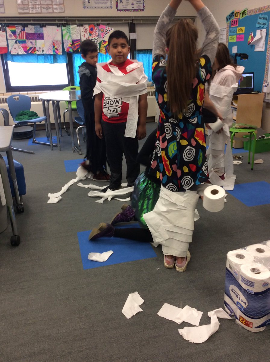 lyonslearning5's tweet photo. Happy Halloween! #spdragons95 https://t.co/OCQxxaSGi5