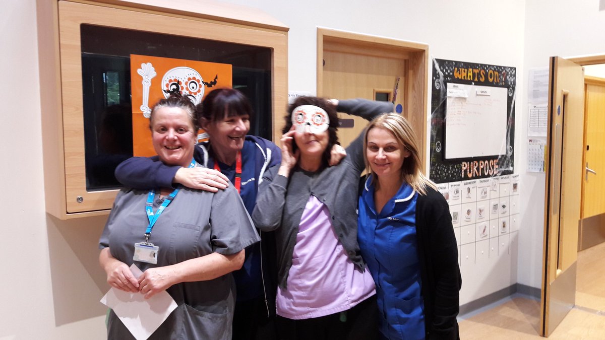 Asgre's tweet photo. Happy Halloween all from #Yewward @MPFTForensics @mpftnhs great afternoon cakes , savories, puzzles, quizzes.. pin the mouth on the skeleton. Scary movie! #halloween2019 @SimonGingeLloyd @WatsonMel you missed cake π https://t.co/DjDIGYI28L