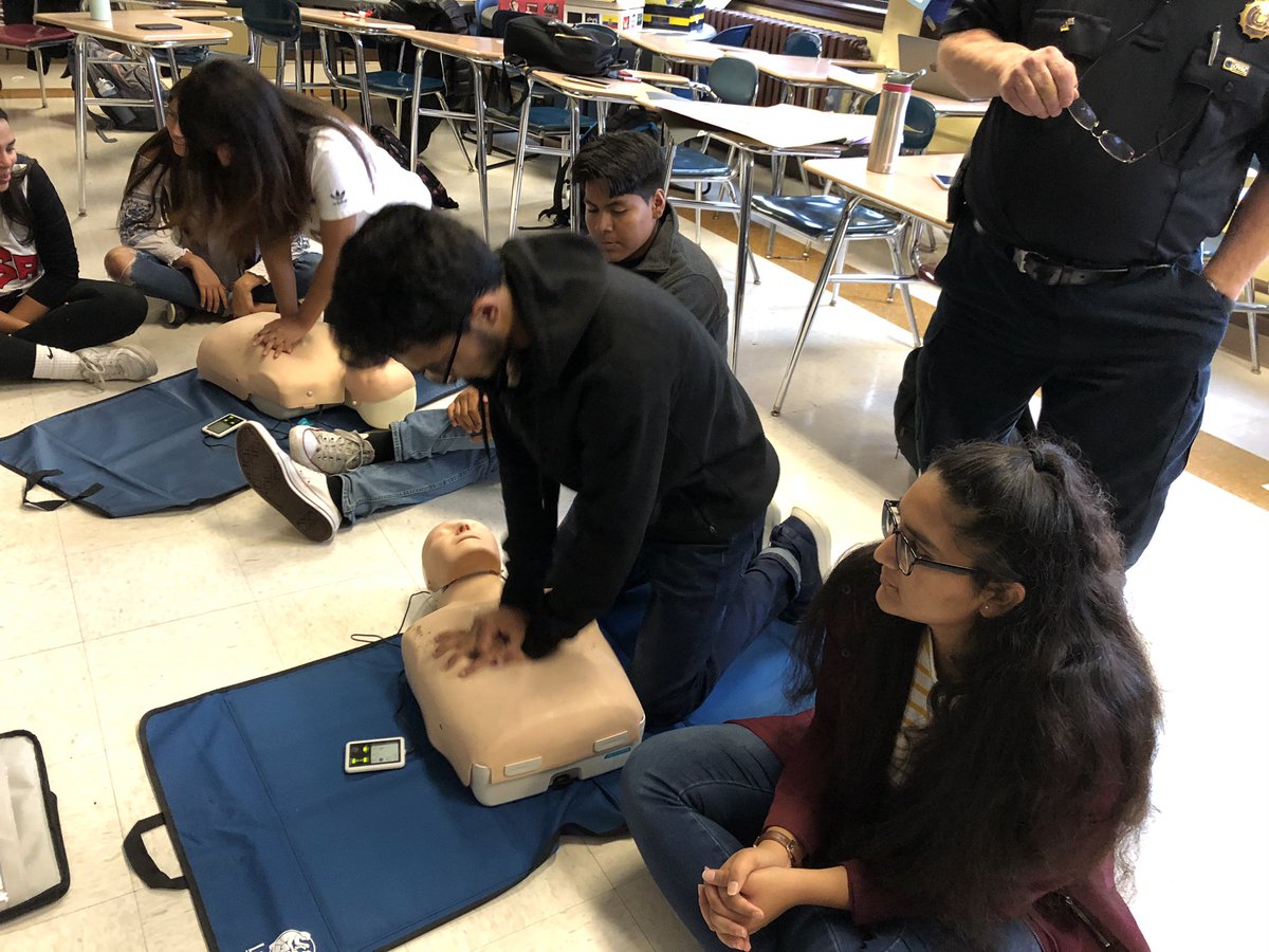 OHSFHCL's tweet photo. FHCL students practice CPR for certification. Thanks, #OVAC for the awesome training!  #OPride @OHSFHCL @OHSPrincipal3 @OssiningSchools @OssiningPolice @OssiningFire https://t.co/MNc3fdnVGR