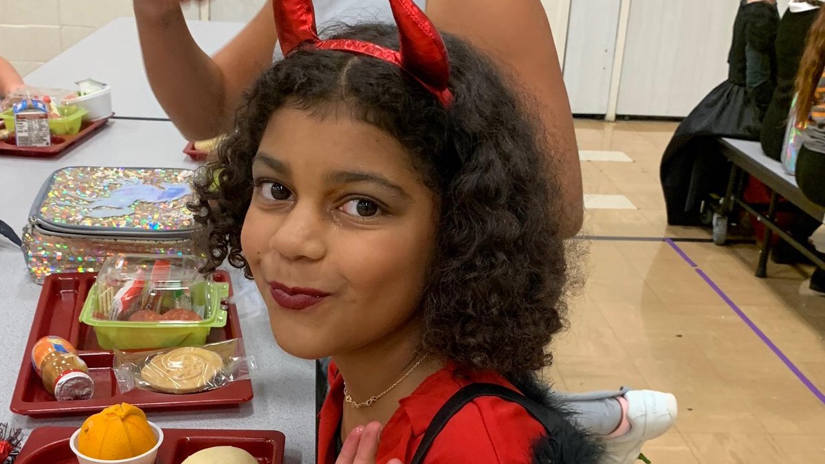 Bellevue_Ind's tweet photo. What a spooktacular day at Grandview Elementary! #LoveTheBOO #LoveTheVue #halloween2019 https://t.co/1wwGXHP3cV