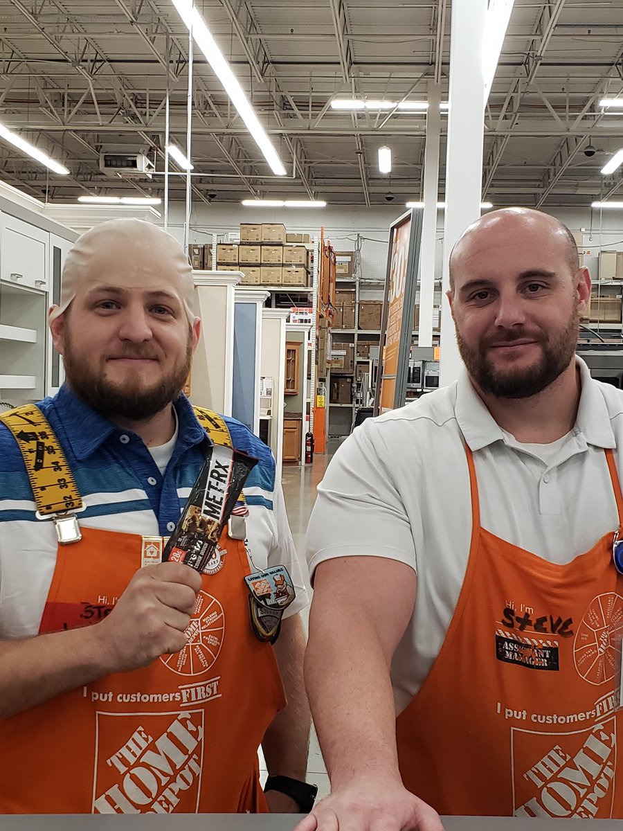 RBerry214's tweet photo. @Tracy_Howard01 @kelly_broyles @GardnerD187 @daisycow824 It's like twins. https://t.co/l9FpH6xRsX