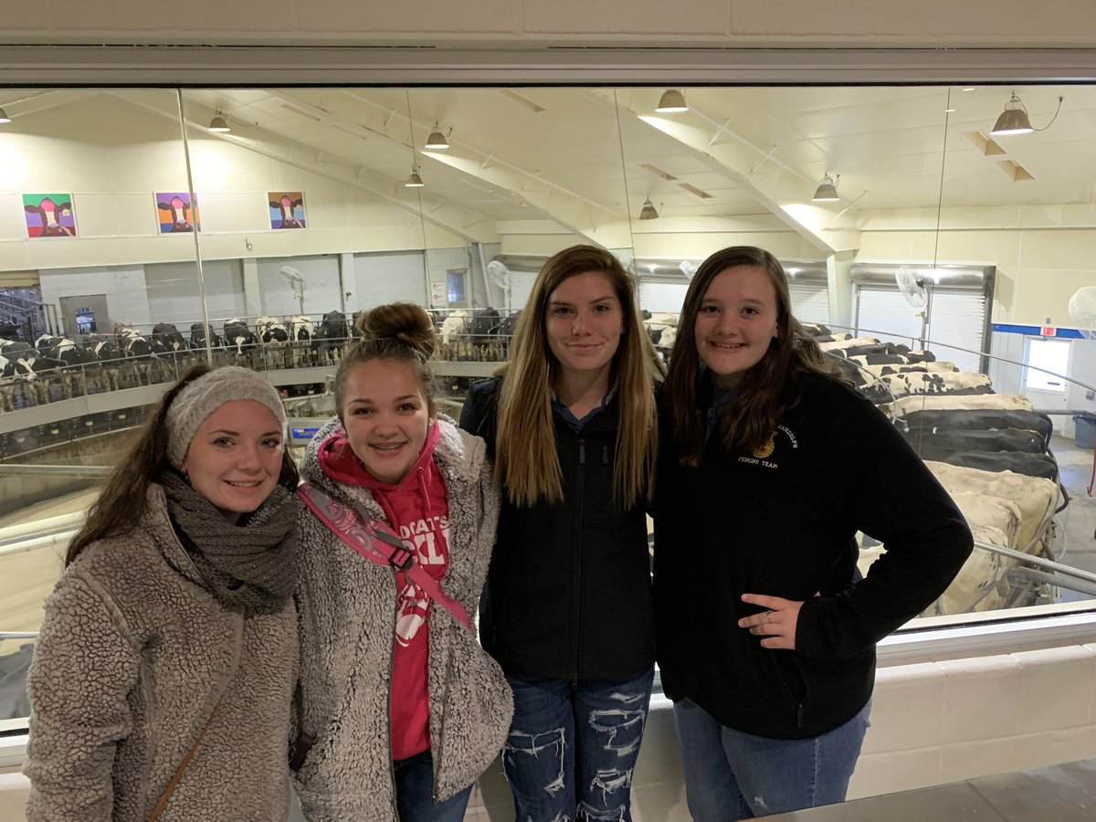 ERWildCatFFA's tweet photo. Touring Fair Oaks Dairy Farm! #FFA19 https://t.co/dRkd0hVDvv