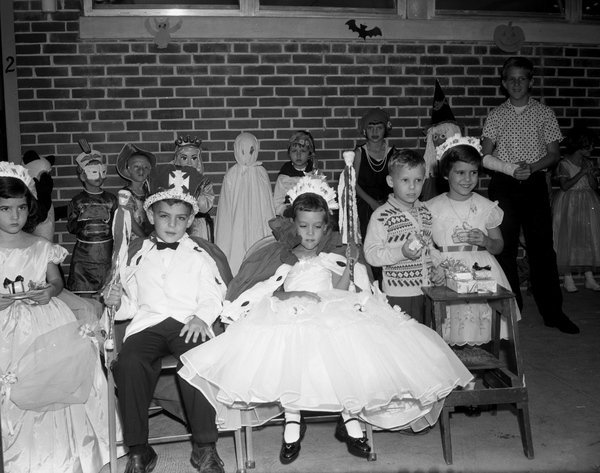 TCSKnights's tweet photo. Happy Halloween! The first photo is from 1959 when our school was called Blessed Sacrament School. The second photo is from 1986. #ThrowbackThursday #HappyHalloween https://t.co/ZqIXbPSO4B