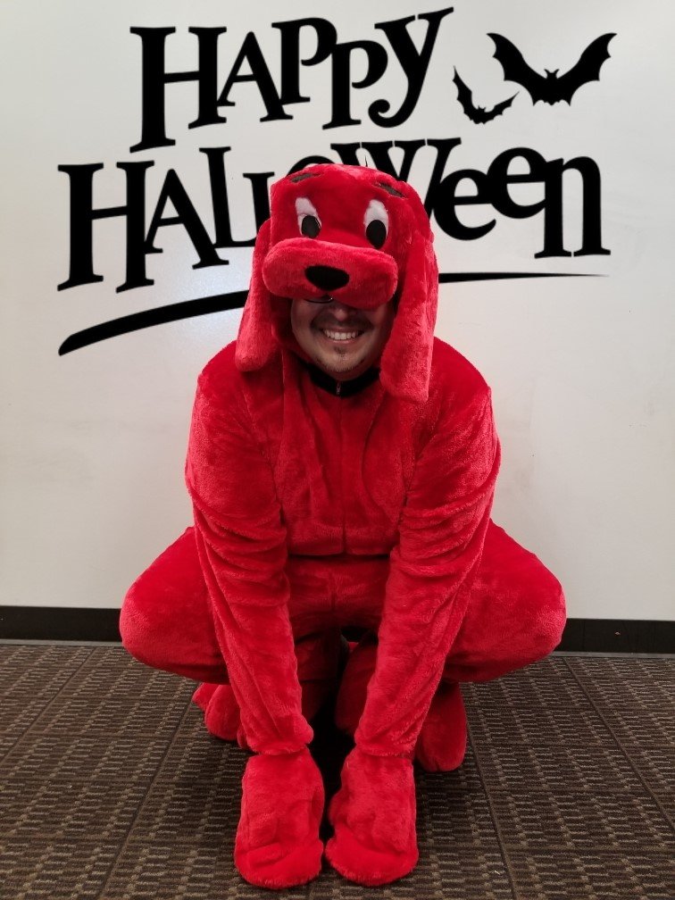 210Collectors's tweet photo. AT&T had the pleasure of a visit from Clifford this Halloween!
#lifeatatt #samakesitso #halloween @es2346 @RonLockwood2020 https://t.co/p0UDkyHFJc