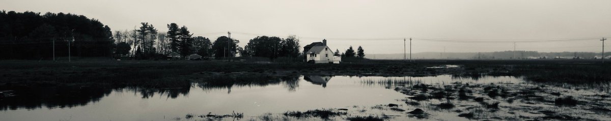 MartyBoldin's tweet photo. "Hanging by a Thread" from Hampton, NH #KingTideNH2019 https://t.co/YtbNkLswqY