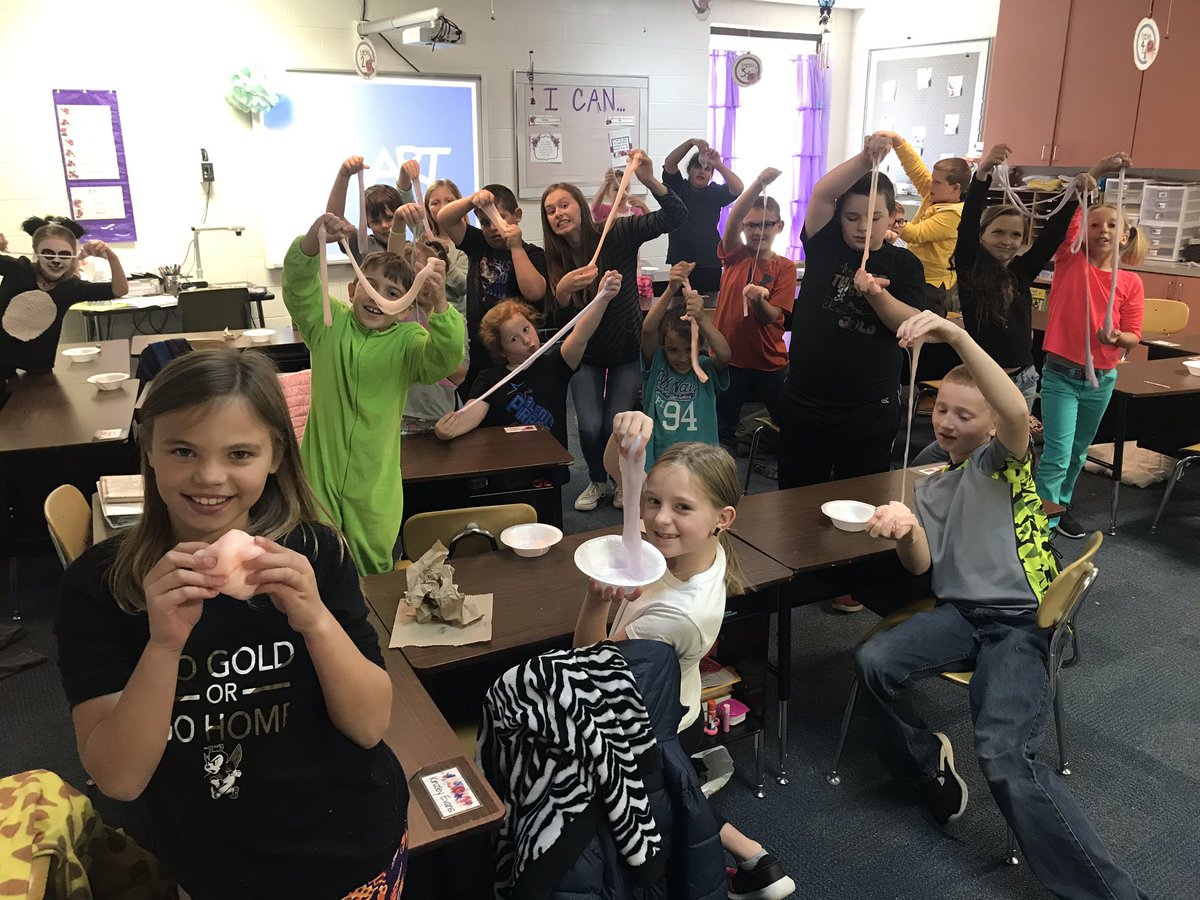tong2tarnold's tweet photo. Happy Halloween!  We celebrated with a slime party. 🎃🎉 https://t.co/iuTT2ZF3Bw
