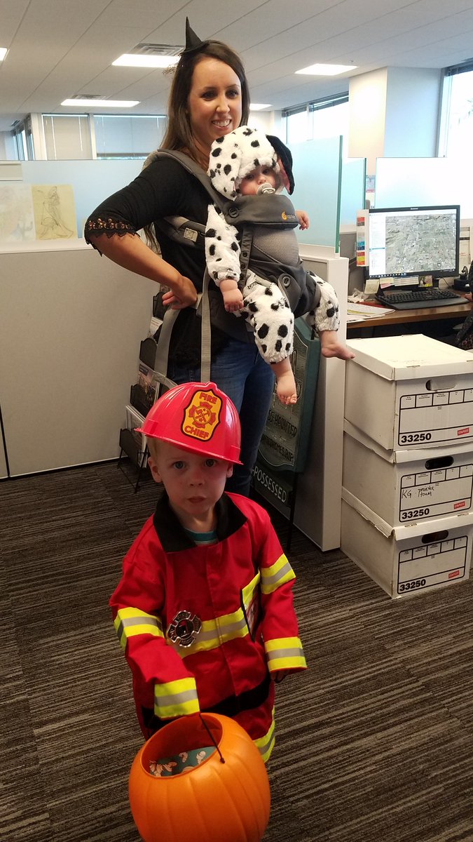 CushWakeAZ's tweet photo. We had some special trick-or-treaters come by the @CushWakeAZ office! #HappyHalloween #trickortreat #CWHalloween https://t.co/UlKpkqu5wO