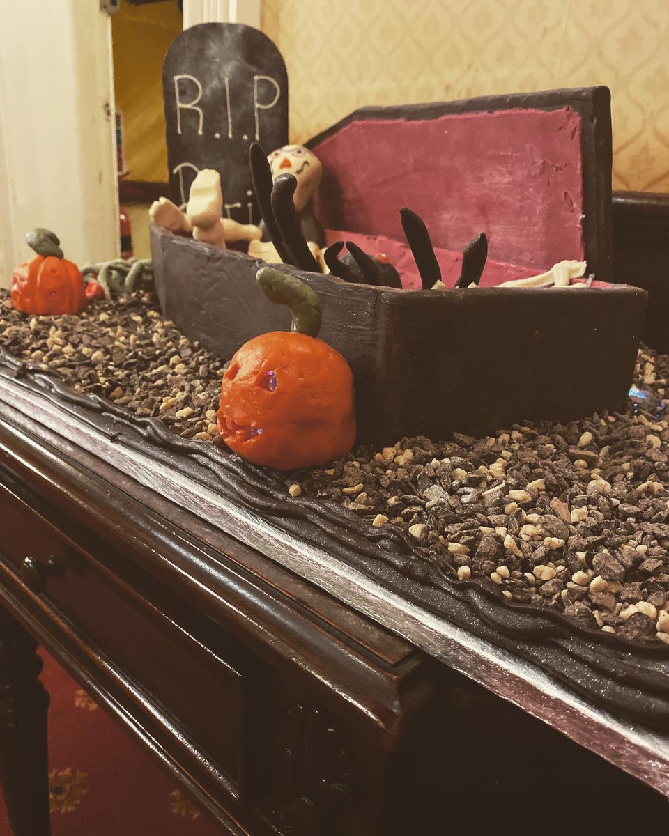 TheOrwellHotel's tweet photo. HAPPY HALLOWEEN!!! 🎃🦇 hope everyone is having a scary evening!!!! 👻 our talented Nick has made a chocolate grave yard completely made from chocolate (part from the lights!) #chocolate #art #sculpture #grave #graveyard #pumkin #holloween #skeleton #spider #allchocolate #hotel https://t.co/1C45ljqfDO