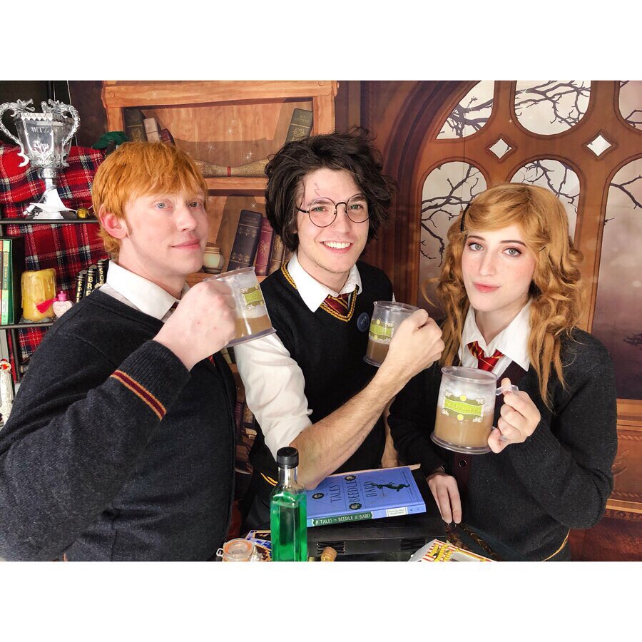 crystalhardted's tweet photo. Happy Halloween from the Golden Trio! ✨🎃🍂
Eat tons of Chocolate Frogs, Pumpkin Pasties, and Bertie Botts, &amp; of course drink some Butterbeer! 🍻
🍫🍬🥮⚡️
#harrypotter #harrypottercosplay #hermionegranger #ronweasley https://t.co/867dKfo43B