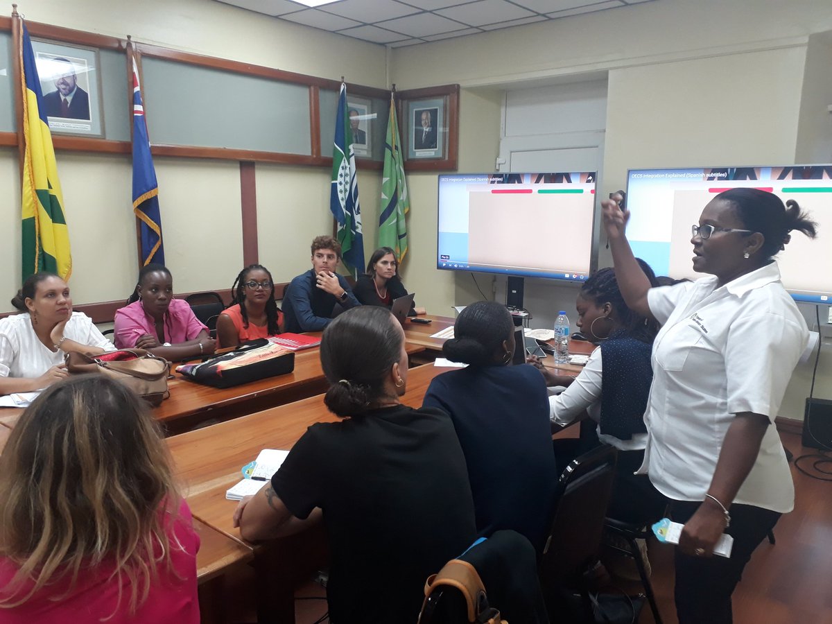 oecscommission's tweet photo. #OECOEducation
Projet #InterregElan : un groupe de futurs enseignants de #Martinique et de #Guadeloupe participent actuellement à un atelier au siège de l'Organisation des Etats de la Caraïbe orientale à Sainte-Lucie. https://t.co/TBxcGknA23