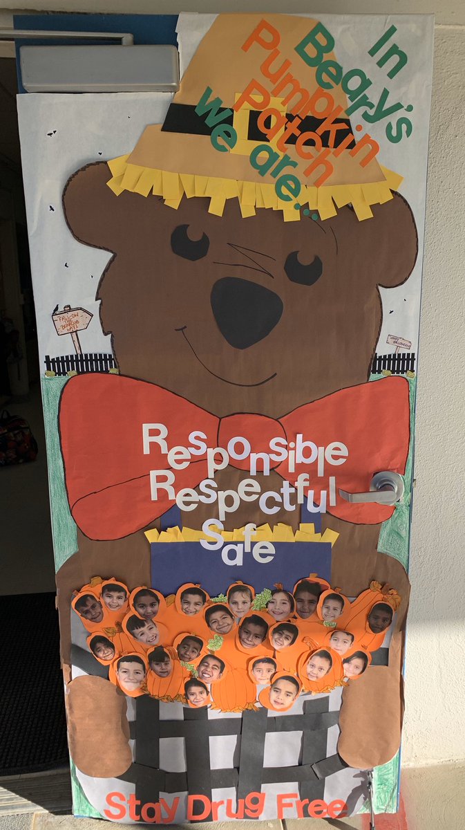 L44095642's tweet photo. Lamont Elementary #BearCubs 🐻 showing what it means to #FollowTheBearCubWay during Red Ribbon Week! Many participants, all very creative! Happy Halloween 🎃 👻 #PBIS #WeAreLESD https://t.co/0LNrP1838x