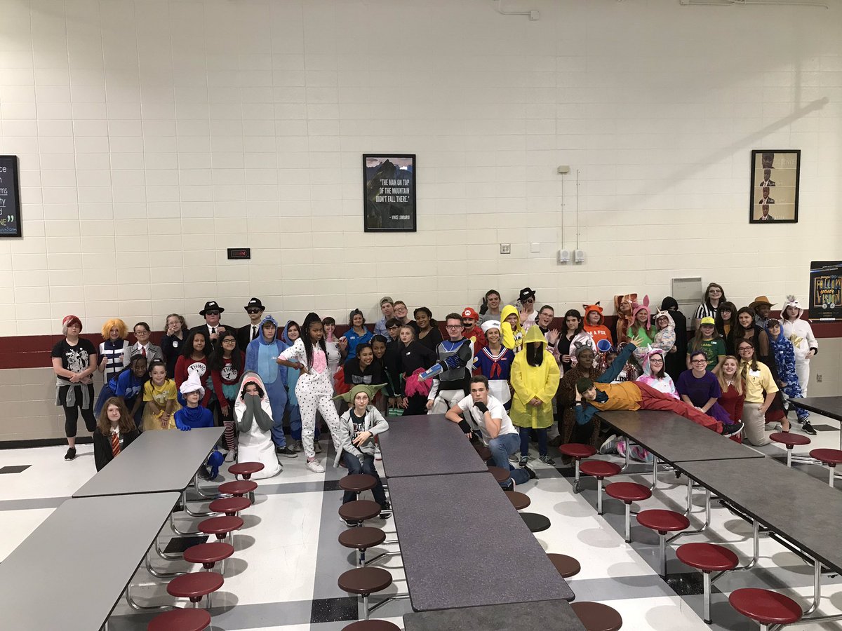 Prin_Santoro's tweet photo. 1st annual 8th grade costume contest is in the books! https://t.co/pzycTKpLp5