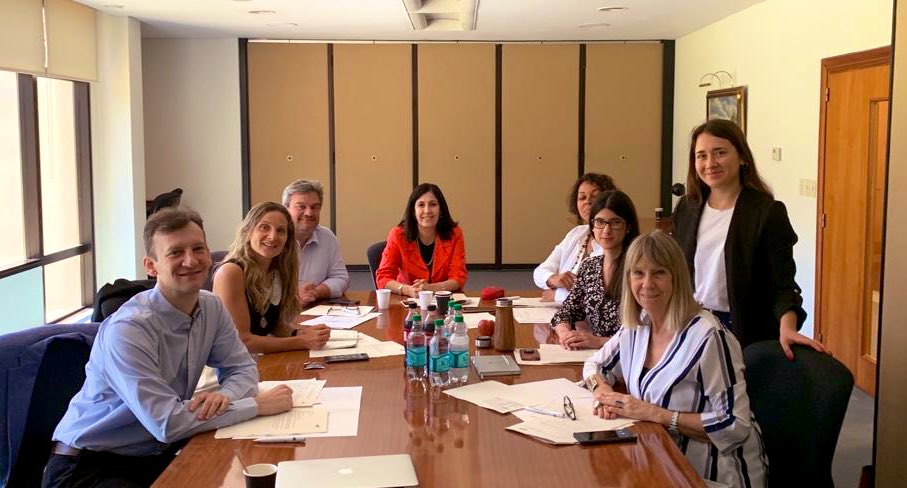 WISELAmerica's tweet photo. Adriana Cortés, Directora Ejecutiva de @WISELAmerica, junto a los jurados del Concurso de Proyectos de Argentina, entre los que se encuentra @SilviaTorresC, Directora General de #WISELatinAmerica 🙌🏻 https://t.co/reJbxYPH2N
