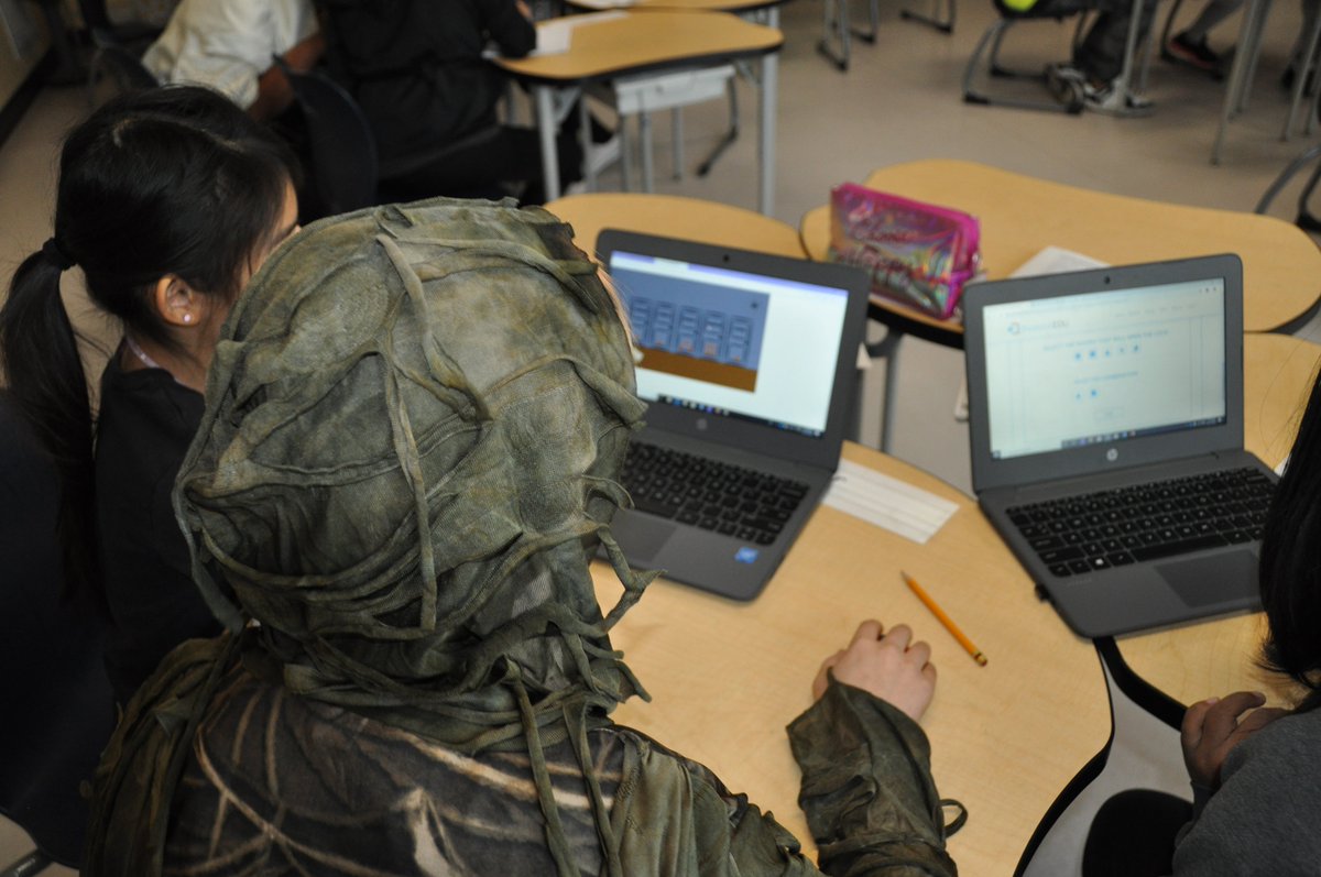grade6learners's tweet photo. Doing some Breakout Edu with the class for Halloween! ππ#louttit6 #Halloweenfun @SacredHeartRCSD @RCSD_No81 #RSCDConnect https://t.co/EuUAeZRu1I