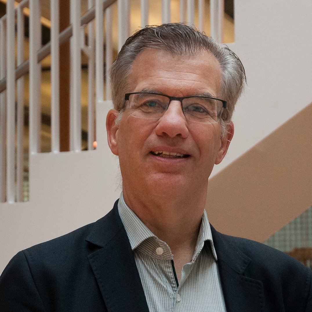 Bram Steijn is Hoogleraar HRM in de publieke sector en vicedecaan onderwijs ESSB bij <a href="/erasmusuni/">Erasmus University</a>, waar hij in 1980 al begon als student assistent. We spraken hem over zijn visie op het HR-vak. Luister nu! bit.ly/2pycqpJj #HR #Podcast #HRTop100 <a href="/HRTop100NL/">HRtop100 NL</a> <a href="/RvdbHR/">Rvdb HR</a>