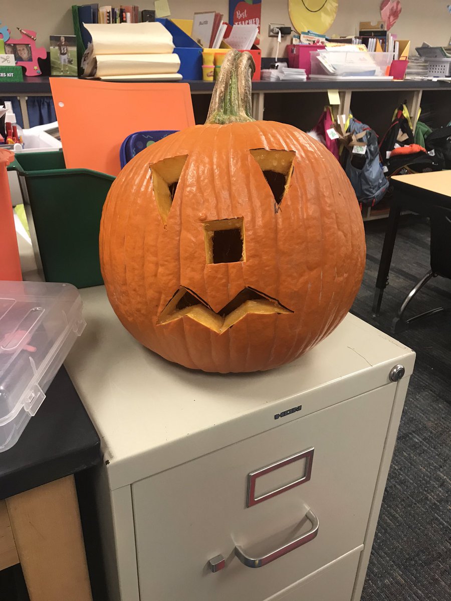 How do you decide how to carve your pumpkin? <a href="/Kellynn27273902/">Kellynn Geigley</a> #tesbulldogs #wisdgreatness