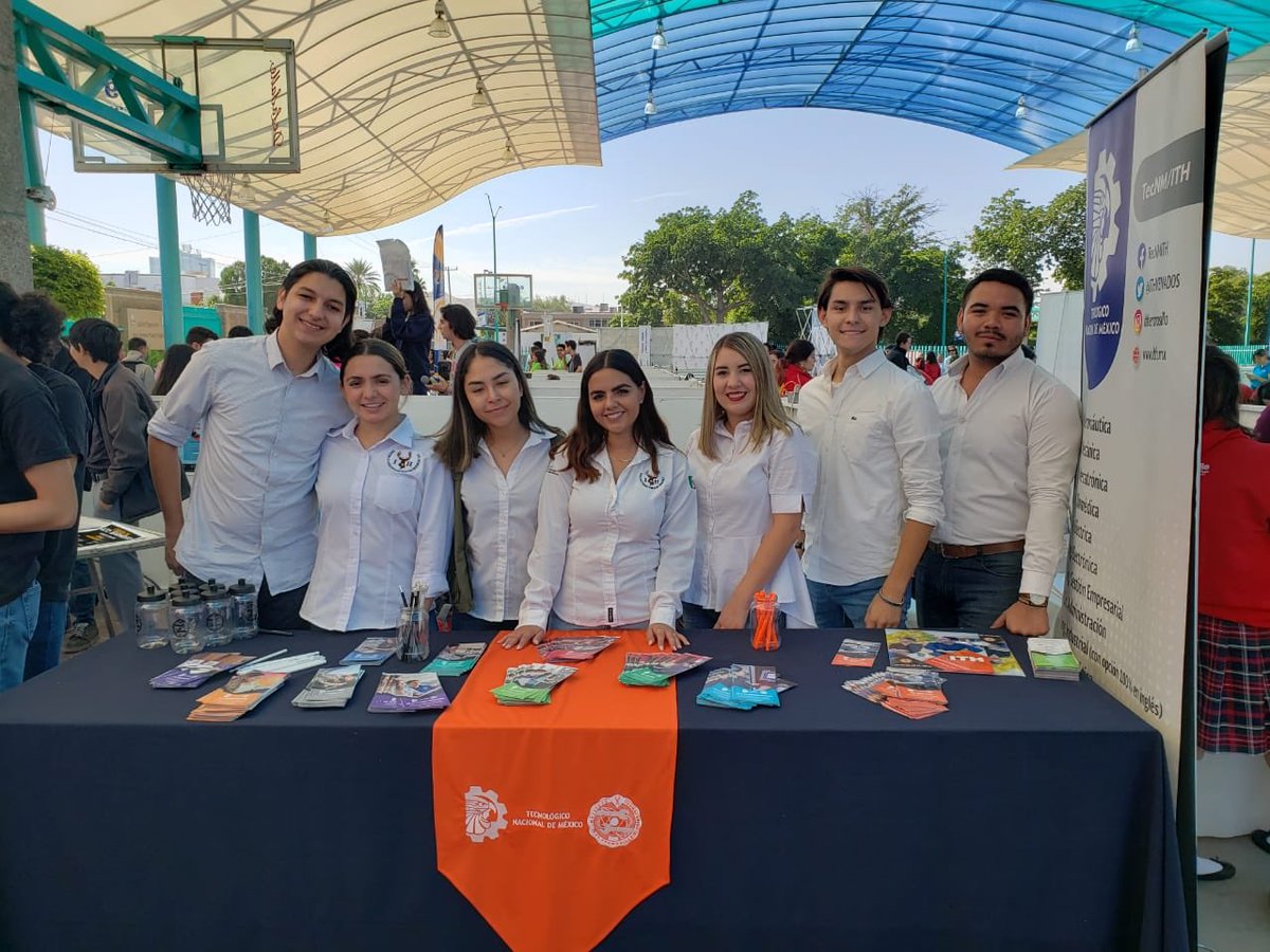 TecNMHermosillo's tweet photo. Agradecemos a @ColegioRegisHMO su invitación para estar presentes en #FeriaUniversitaria en la cual @TecNM_MX plantel Hermosillo presentó su oferta educativa a través de División Estudios Profesionales #CESA, #SonoraMotors y #SAEBAJA https://t.co/Ddrl07sh4g
