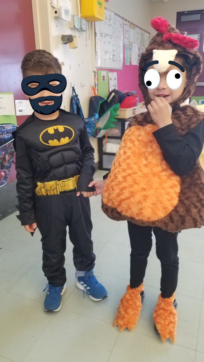 MEIPPPandas's tweet photo. Batman🦇 and a Turkey🦃 were seen lurking around the classroom! https://t.co/wLuARUAgMH