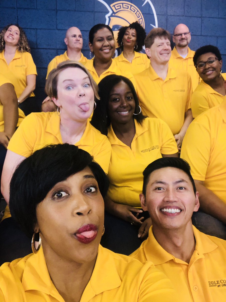 PrincipalBrown1's tweet photo. @PrincipalBrown1 doing silly selfies with @MidCollegeUNCG students &amp; staff #classpictureday https://t.co/jysYbazJE4