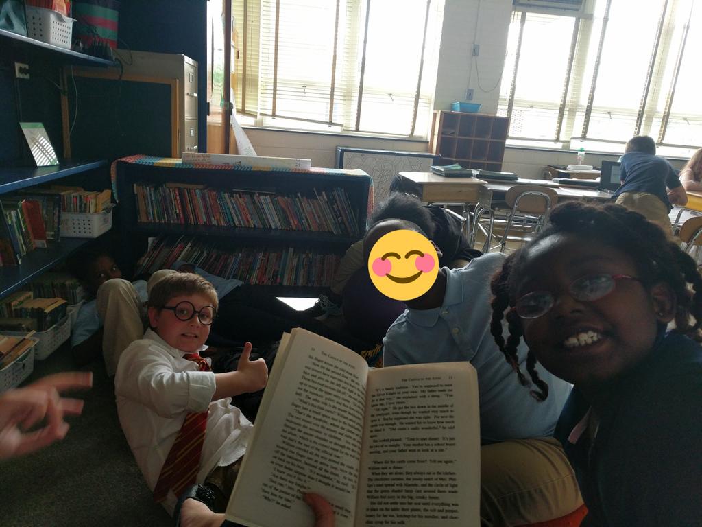 A power outage on Halloween means it's time to read a magical story 😁 #seabrookbobcats #jwses4th