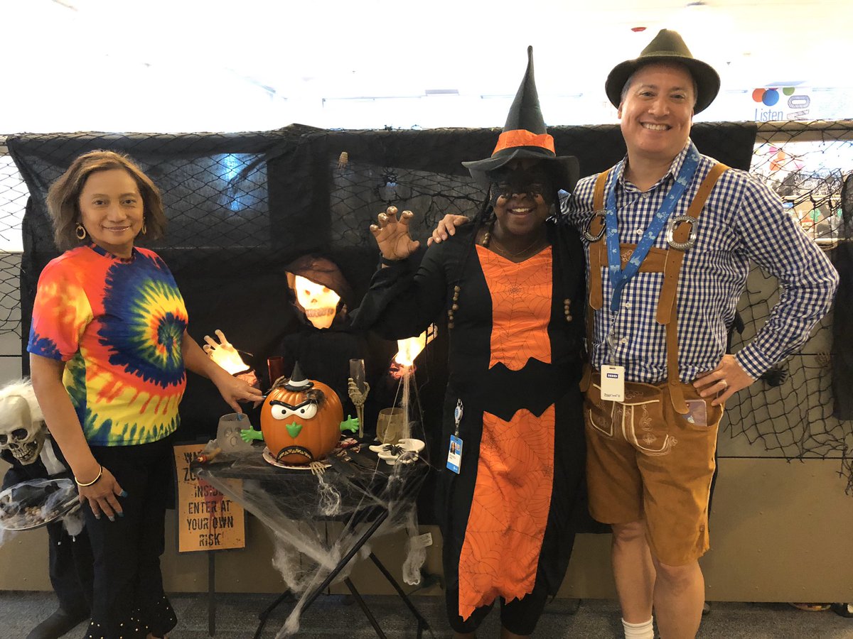 MrRichardbel's tweet photo. Cerritos SSG Halloween Fun! #TuggleNation #FieldsFam #FieldsFamFrightSite #FunAtWork #LifeAtATT @CerritosPride @WendySerranoG4 @RockellJones3 @MsRegina8 https://t.co/oQJz5uaPcU