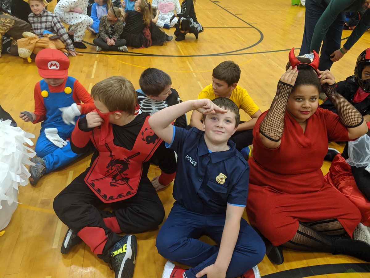 ParkersTribe4's tweet photo. Happy Halloween from the crazies of LaFayette 220 @Grade4_LafTribe @LaFayetteTribe #prideinourtribe https://t.co/CgPOhcR0B8