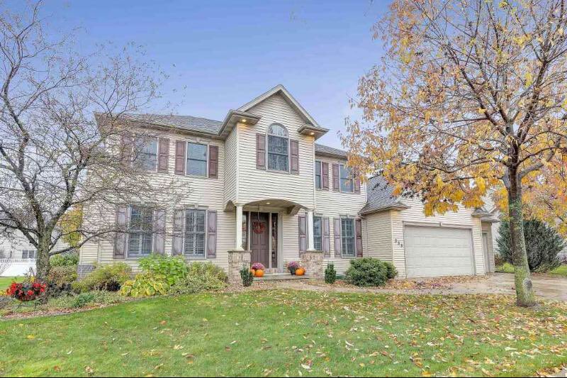 Beautiful new listing in North Appleton!   333 E Clearfield Lane $425,000.  Call me or pm me to setup a showing 920-609-5502.