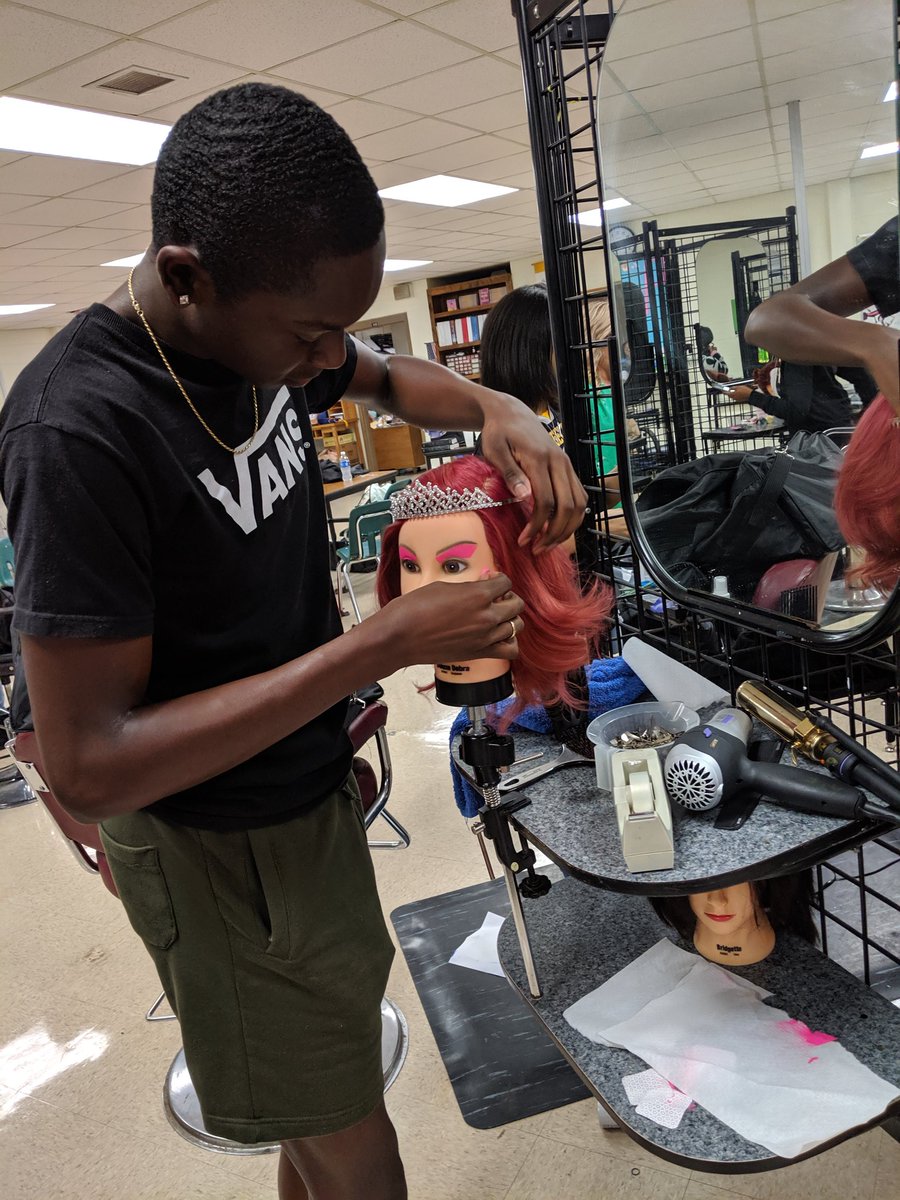 ButlerfarmC's tweet photo. More pics from Cosmetology today
@TRogers_Cosmo 
#Boldlygoing
#CreatingMasterpieces 
#NHREC https://t.co/p61d3ya1UB