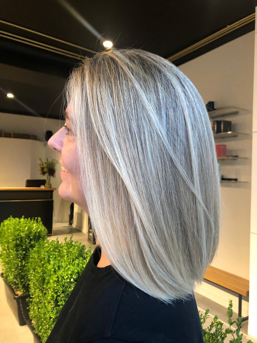 DiMilo_Hair's tweet photo. Cool blondes and textured roots by Orla 👌🏻#hair #donnybrook #hairsalon #blonde https://t.co/q5fN2mcBYj
