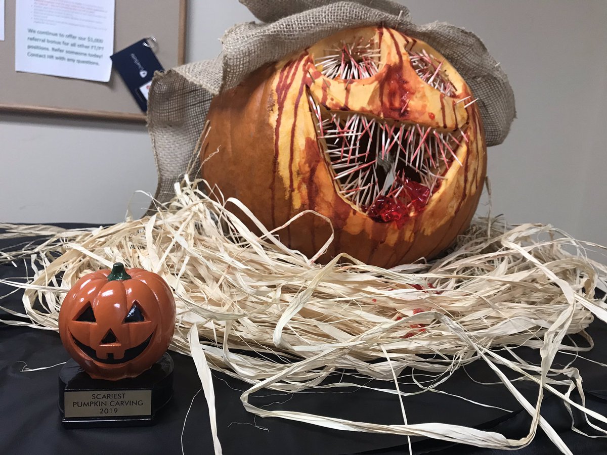 MeganJones239's tweet photo. Update: we won scariest pumpkin carving! https://t.co/7oXktM3sHK
