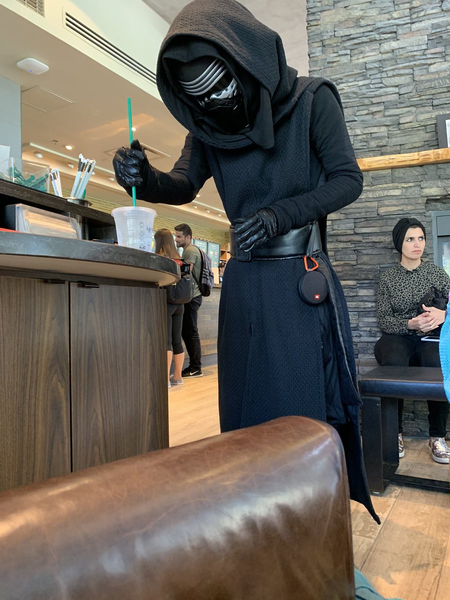 ashleyc_93's tweet photo. update from @UCF @Starbucks Kylo Ren has arrived and ordered his drink 🤣 https://t.co/eNgRYYl7Y4