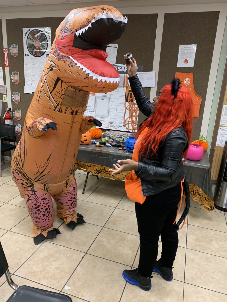 wilson_jeter's tweet photo. Halloween Fun ...0704 style..@SteveLingle3 @christydumas @The1ToniS @0704CeCe @RSalemi @DHRM_D73 https://t.co/eeIX8mDXAI