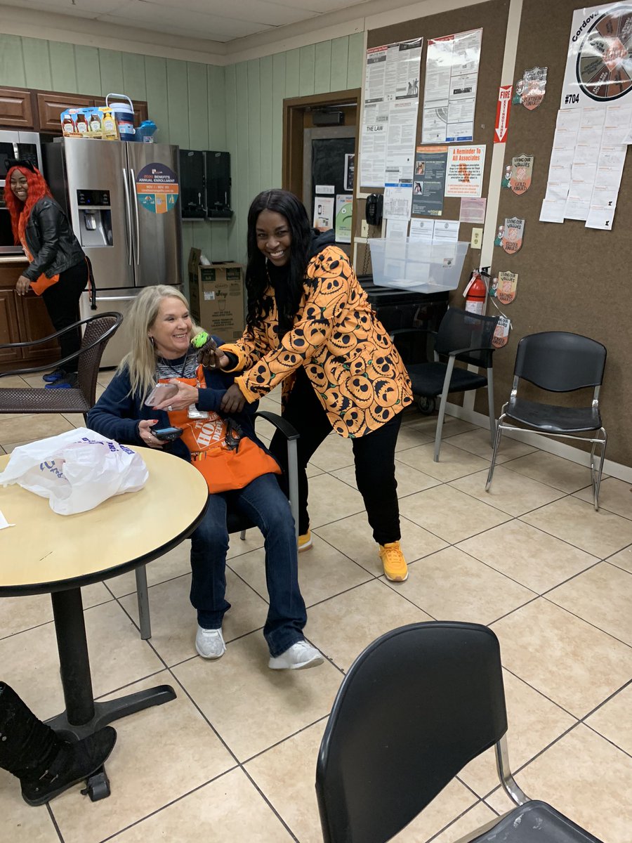 wilson_jeter's tweet photo. Halloween Fun ...0704 style..@SteveLingle3 @christydumas @The1ToniS @0704CeCe @RSalemi @DHRM_D73 https://t.co/eeIX8mDXAI